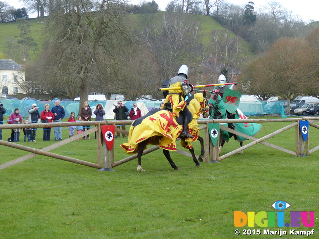 FZ013166 Welsh and Yellow knights jousting